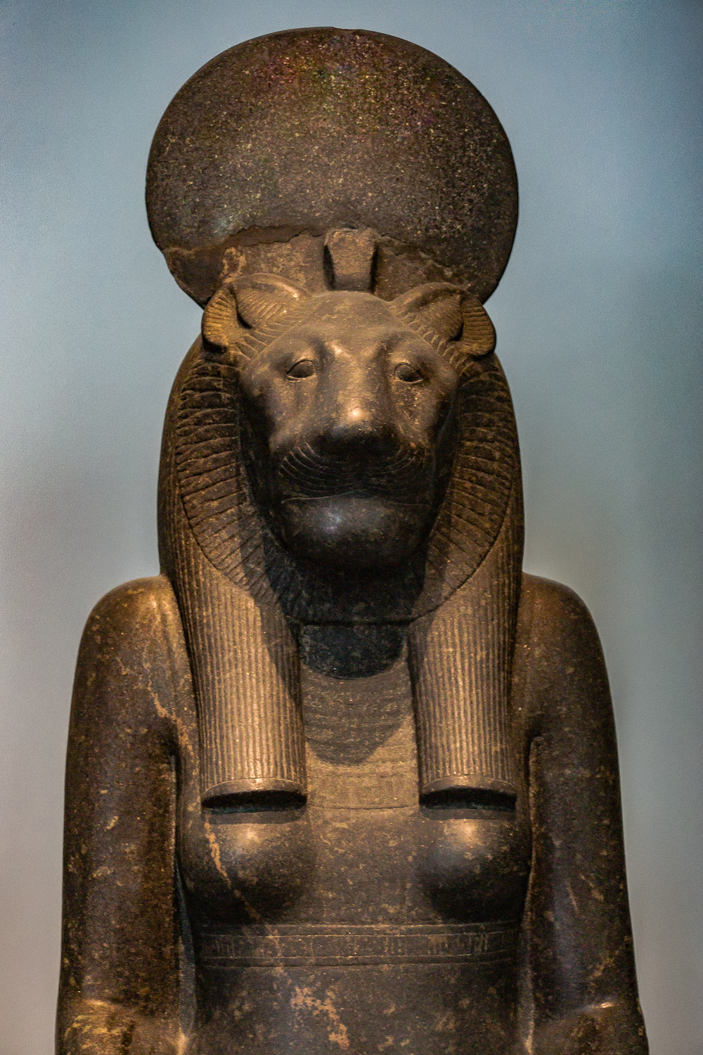 古代エジプト 玉座に座った女神 セクメト 置物 彫像 彫刻/ 破壊神、復讐者で