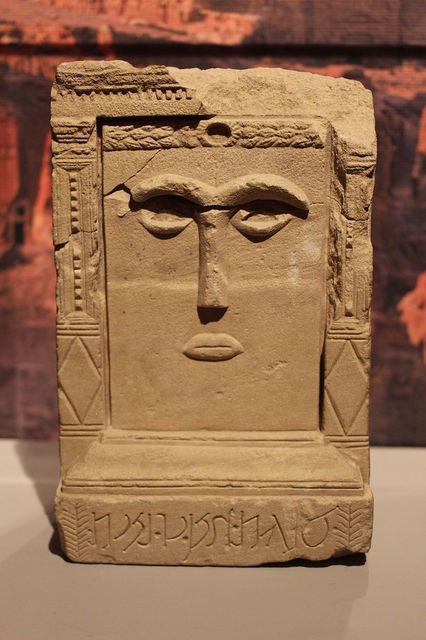 800px-Nabataean_betyl_1.jpg