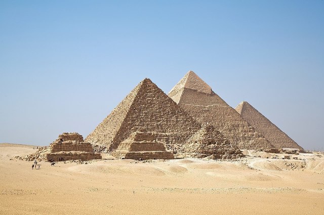 1280px-All_Gizah_Pyramids.jpg